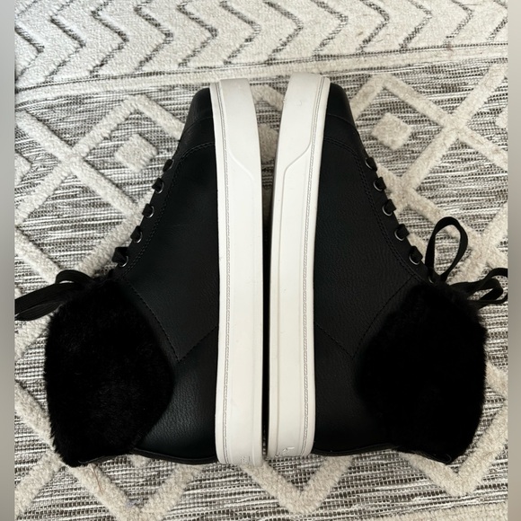 NWOT UGG KOOLABURRA SUNDELL BLACK FUZZ CHUCKA ANKLE BOOTS FAUX FUR SZ 9 - Picture 2 of 13